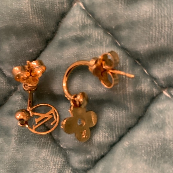 Louis Vuitton huggie earrings - Picture 4 of 5